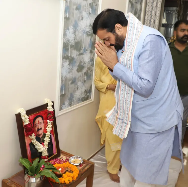 CM Saini pays tribute to Naresh Chaudhary Chahal at his residence