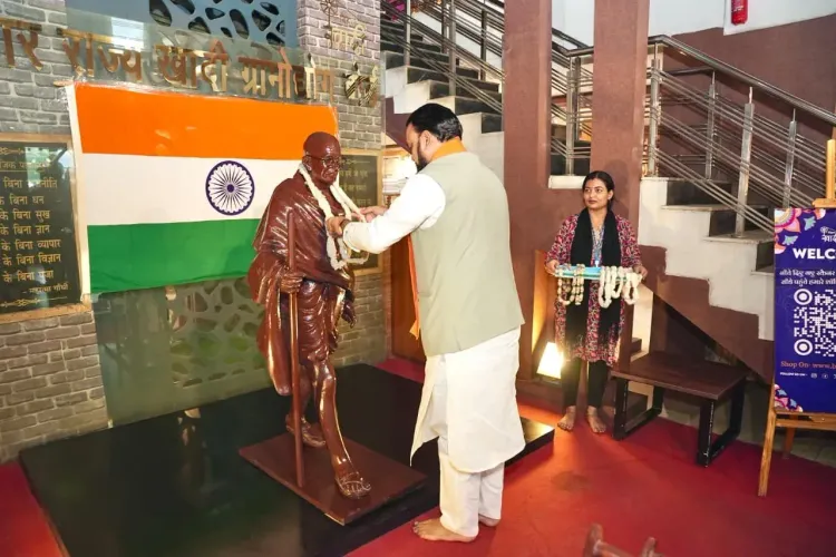 CM Samrat Choudhary Visits Patna Khadi Mall, Meets Weavers