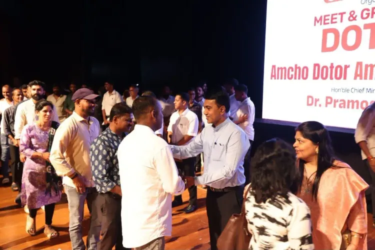 CM Sawant Meets Sankhali Youth, Urges Dedication