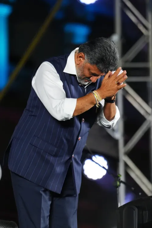 CM Shivakumar joins Freedom Habba at Vidhana Soudha steps