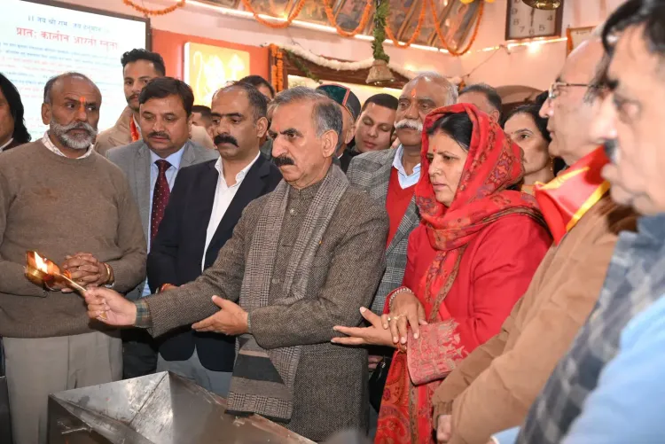 CM Sukhu Offers Dussehra Prayers at Jakhu Temple