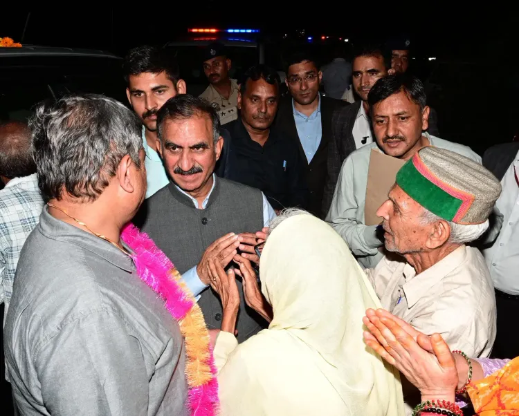 CM Sukhu Stops for Elderly Woman's Plea on Chamba Road