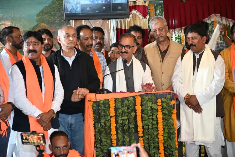 CM Sukhu Visits Shimla Temple on Valmiki Jayanti, Reaffirms Housing Aid