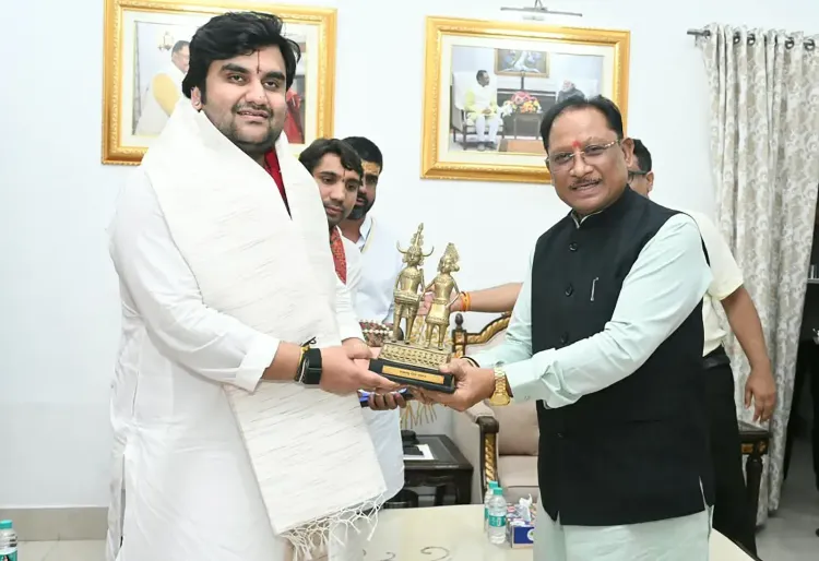 CM Vishnu Deo Sai receives blessings of katha saint Indresh Upadhyay
