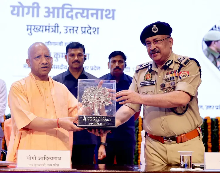 CM Yogi Distributes Appointment Letters to 930 Computer Operators in Lucknow
