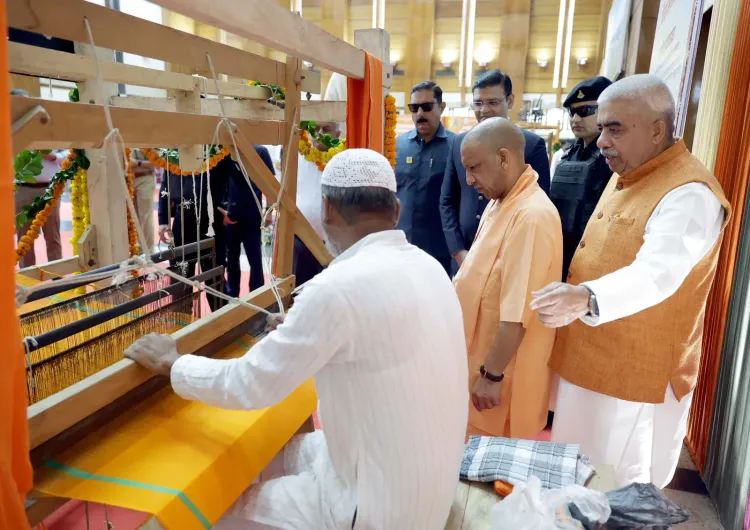 CM Yogi Honours Weavers on National Handloom Day in Lucknow