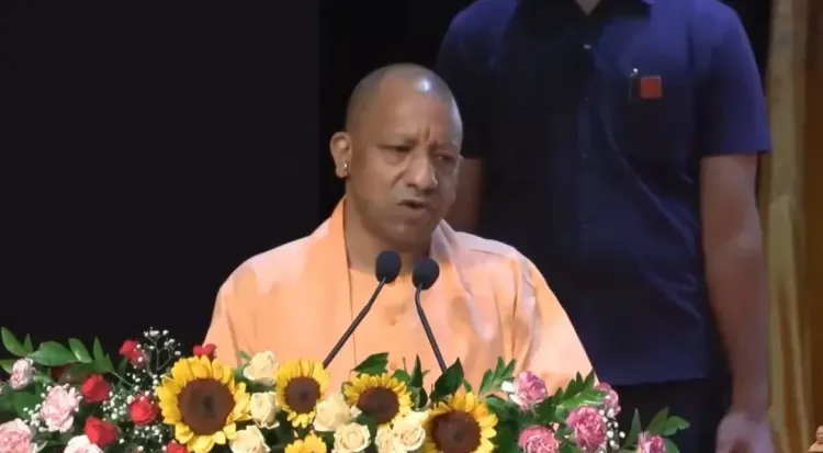 राष्ट्रीय हथकरघा दिवस पर CM योगी का सपा पर प्रहार: 'वोटबैंक की राजनीति ने कारीगरों को बर्बाद किया'