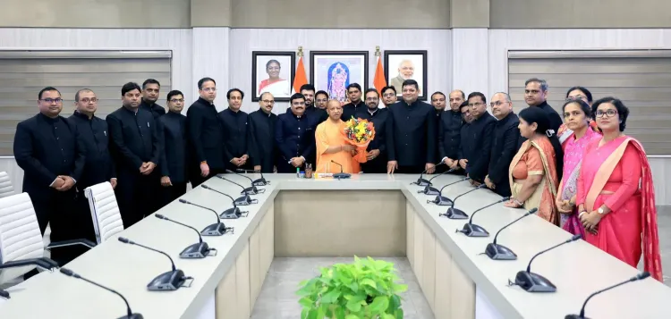 CM Yogi Meets Newly Promoted IAS Officers in Lucknow