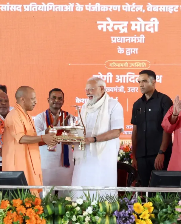 क्या सीएम योगी ने पीएम मोदी को जीआई क्राफ्ट से बना शिवलिंग, नंदी और त्रिशूल भेंट किया?