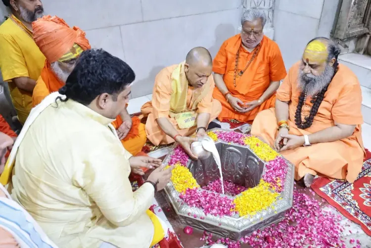 CM Yogi Offers Prayers at Ghaziabad's Dudheshwarnath Temple