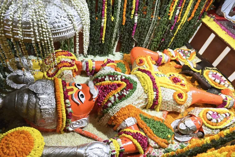 CM Yogi Offers Prayers at Prayagraj's Lete Hanuman Temple
