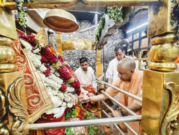 CM Yogi Offers Prayers at Vindhyavasini Temple in Mirzapur