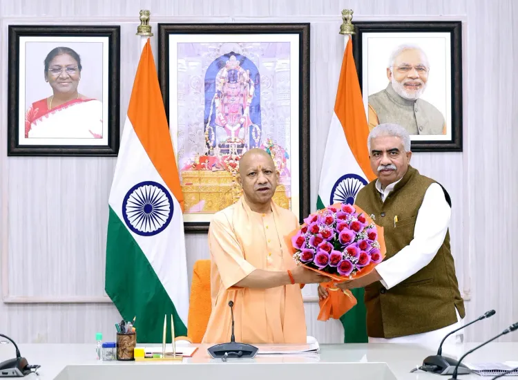 CM Yogi Reviews UP Handloom and Khadi Departments in Lucknow