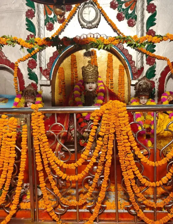 CM Yogi visits Sita Dwar Temple in Shravasti, feeds ducks