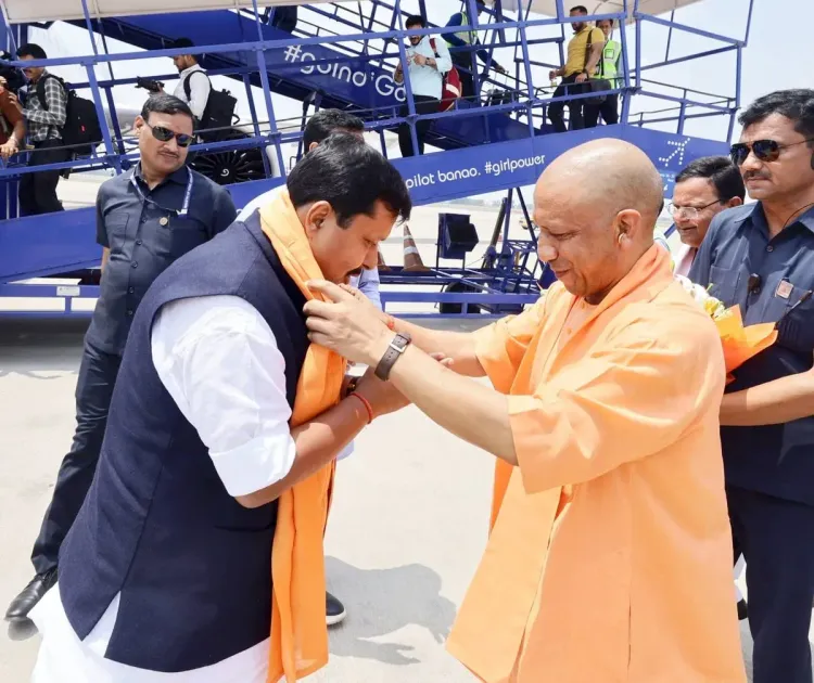 CM Yogi Welcomes BJP National Chief Nitin Nabin to UP