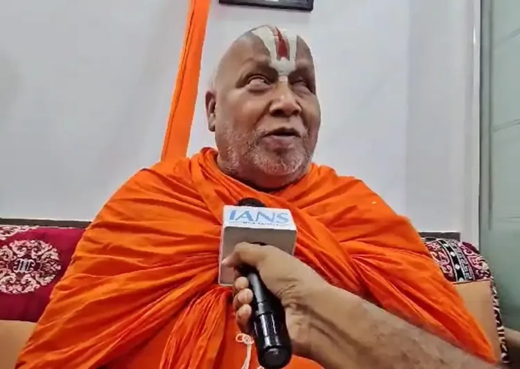 Strong Rebuttal: Swami Rambhadracharya Responds to Mohan Bhagwat's 'Hindu Leadership' Comments