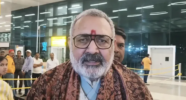 गिरिराज सिंह का हमला: कांग्रेस की मॉक पार्लियामेंट नौटंकी, राहुल गांधी अराजकता फैलाना चाहते हैं