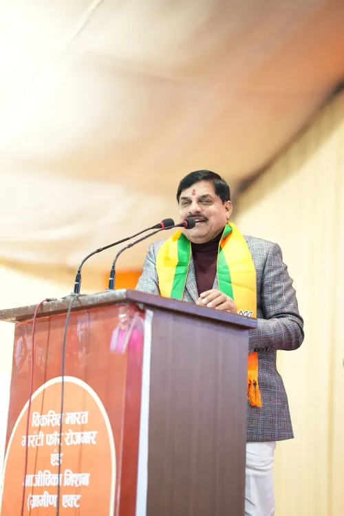 क्या कांग्रेस में सब नकली गांधी हैं, जिन्होंने सदैव गांधीजी के विचारों का दमन किया?