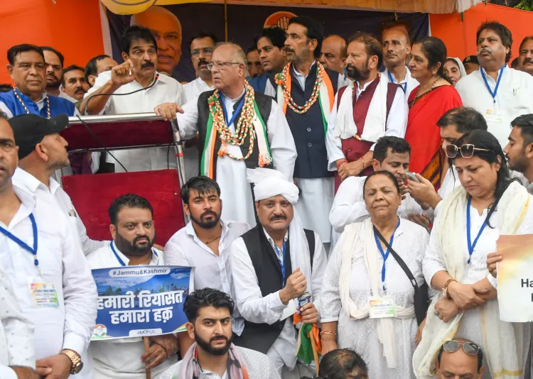 क्या कांग्रेस ने जम्मू-कश्मीर को राज्य का दर्जा बहाल करने की मांग को लेकर जंतर-मंतर पर विरोध प्रदर्शन किया?