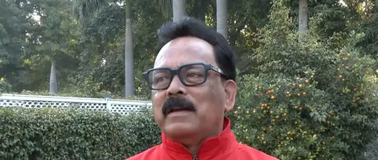 क्या कांग्रेस सांसद सुखदेव भगत ने सरकार पर चुनाव सुधारों को लेकर गंभीर न होने का आरोप लगाया?