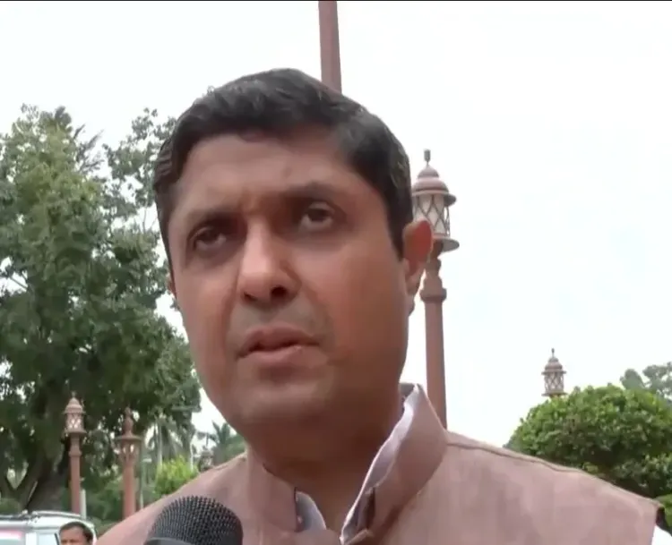 मानसून सत्र में कांग्रेस का हमला: PM मोदी और गृह मंत्री अमित शाह सदन में आकर दें जवाब
