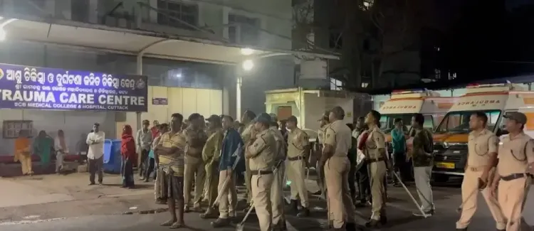 कटक में एससीबी मेडिकल कॉलेज के ट्रॉमा आईसीयू में आग, १० मरीजों की जान गई