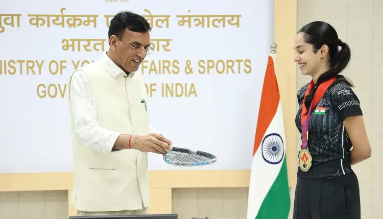 अनाहत सिंह को वर्ल्ड जूनियर स्क्वैश चैंपियन बनने पर खेल मंत्री मंडाविया ने किया सम्मानित