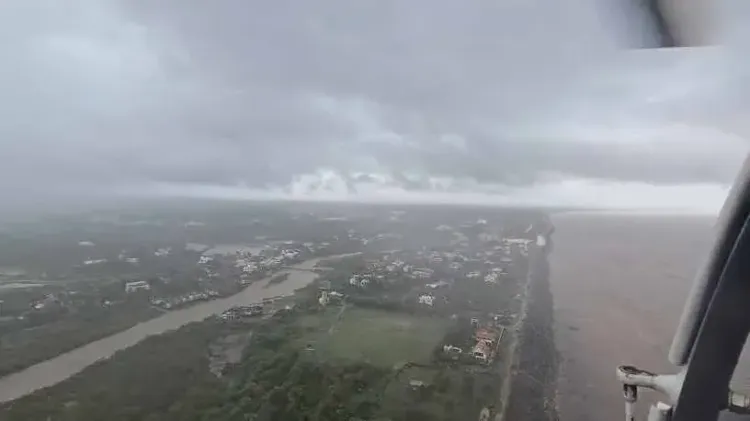 भारतीय तटरक्षक बल ने दमन, दादरा-नगर हवेली और दक्षिण गुजरात में बाढ़ के बीच 170 लोगों को बचाया