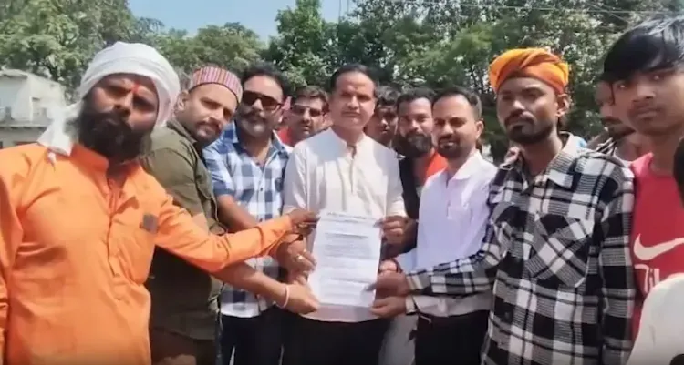 दमोह में गर्भवती गाय की हत्या पर हिंदू संगठनों का ज्ञापन, NSA और अवैध मीट दुकानों पर कार्रवाई की मांग