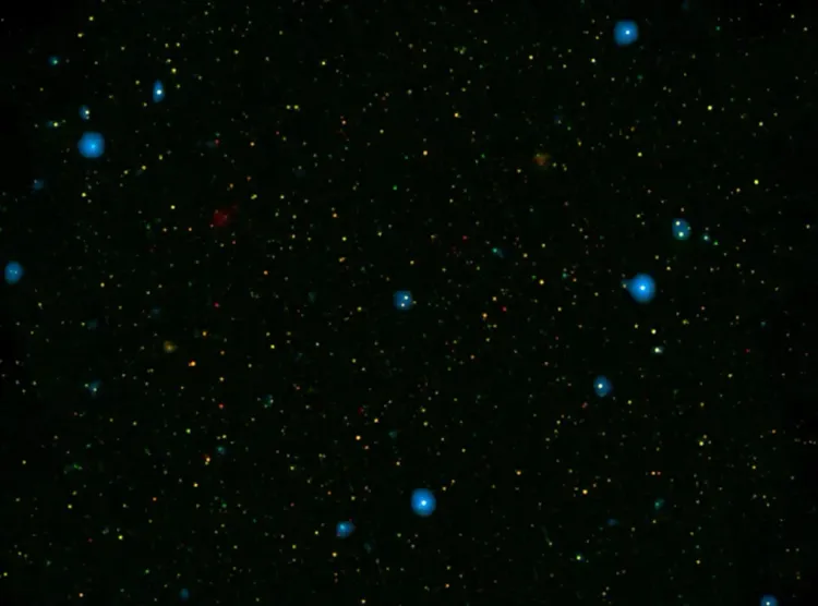 अंतरिक्ष क्यों दिखता है काला? असंख्य तारे होने के बावजूद रात में अंधेरा — विज्ञान ने सुलझाई यह चौंकाने वाली पहेली