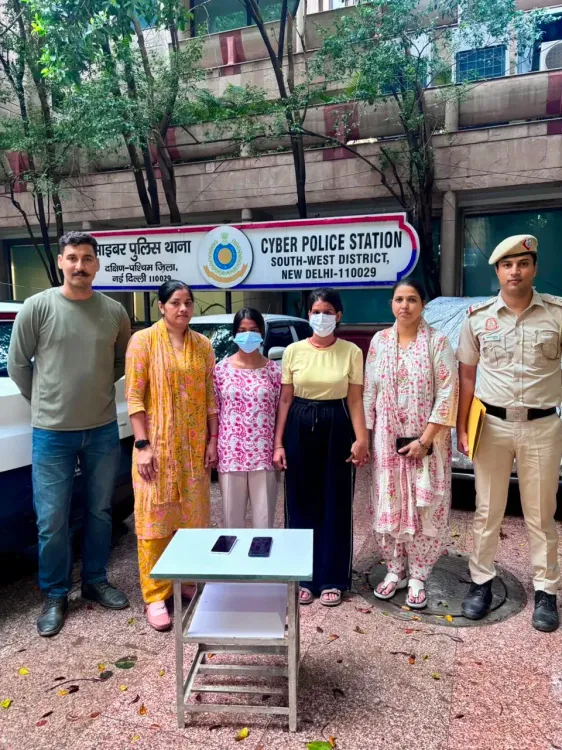 डेटिंग ऐप से बुजुर्ग को फंसाकर ₹1.30 लाख की ठगी, दिल्ली पुलिस ने दो महिलाओं को दबोचा