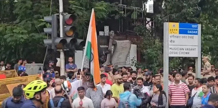 Victory march in Mumbai: Uddhav, Raj Thackeray celebrate Pradhan's exit
