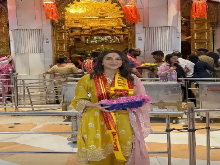 क्या 'दे दे प्यार दे 2' के रिलीज से पहले रकुल प्रीत ने सिद्धिविनायक मंदिर में जाकर आशीर्वाद लिया?