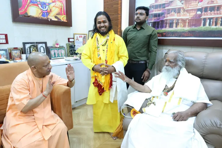 क्या मुख्यमंत्री योगी ने दीपावली पर साधु-संतों से भेंट कर उपहार दिए?