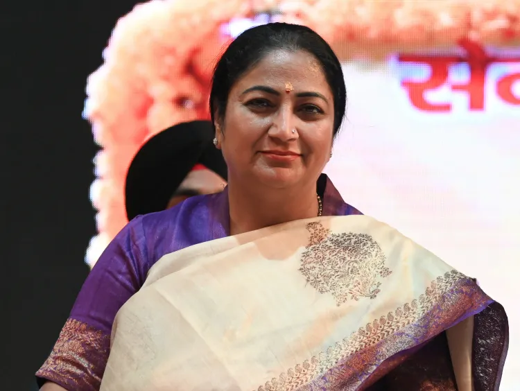 क्या दीपावली से पहले कारोबारियों को दिल्ली सरकार का उपहार मिल गया?