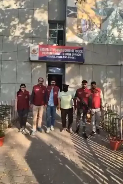 दिल्ली: ₹2 करोड़ रंगदारी मामले में नंदू गैंग का वांछित सदस्य 'कप्तान' गिरफ्तार, दीनपुर में जाल बिछाकर दबोचा