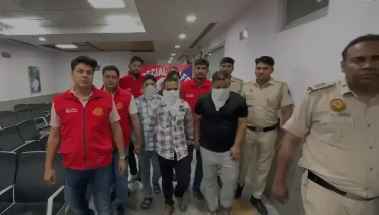 Delhi police arrest 5 in armed robbery, recover 21 gold chains and ₹2.31 lakh cash