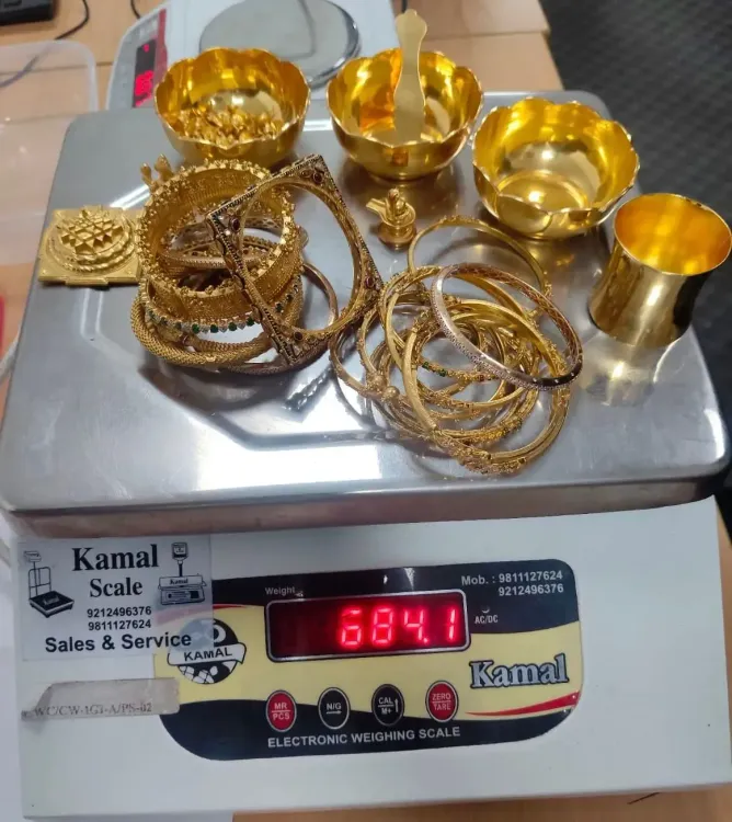 दिल्ली एयरपोर्ट पर कस्टम्स ने महिला तस्कर को पकड़ा, 5.42 करोड़ के आभूषण और घड़ियां जब्त