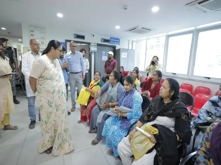 Delhi CM Rekha Gupta's Surprise Hospital Visit Exposes Major Gaps
