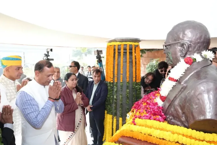 क्या दिल्ली की सीएम रेखा गुप्ता ने अलीपुर स्मारक पर बाबा साहेब को श्रद्धांजलि दी?