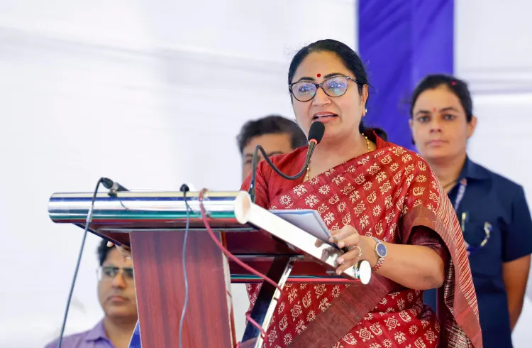 Did Delhi CM Rekha Gupta Criticize Ex-CM Kejriwal for Neglecting Development?