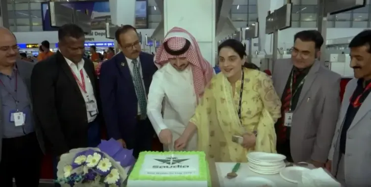 Haj 2026: First Group of Pilgrims Leaves Delhi for Mecca