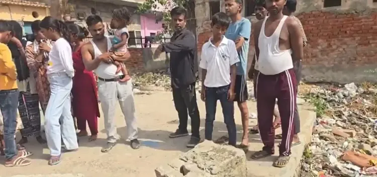 दिल्ली: जर्जर शौचालय का पिलर गिरने से 7 वर्षीय तान्या की मौत, MCD पर लापरवाही का आरोप