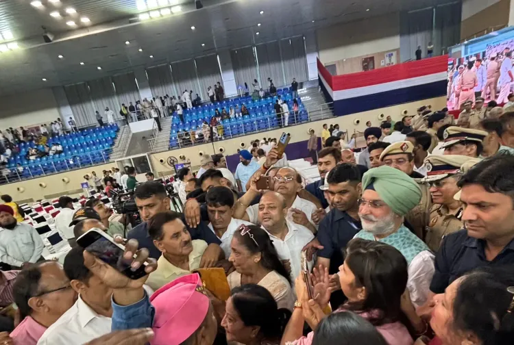 Delhi L-G Sandhu returns 12,600 stolen phones under Operation Vishwas