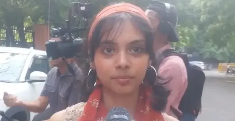 दिल्ली में छात्राओं का सॉलिडैरिटी मार्च: लेडी श्रीराम कॉलेज से उठी जवाबदेही की आवाज़