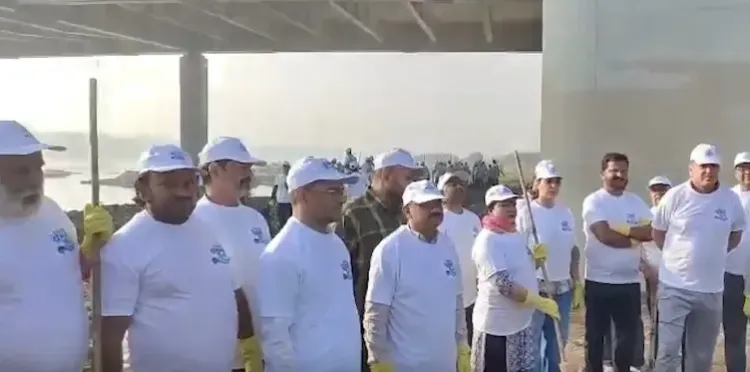 दिल्ली के 70 यमुना घाटों पर भाजपा का 'स्वच्छ यमुना' अभियान, मंत्री-सांसद-कार्यकर्ता उतरे श्रमदान में