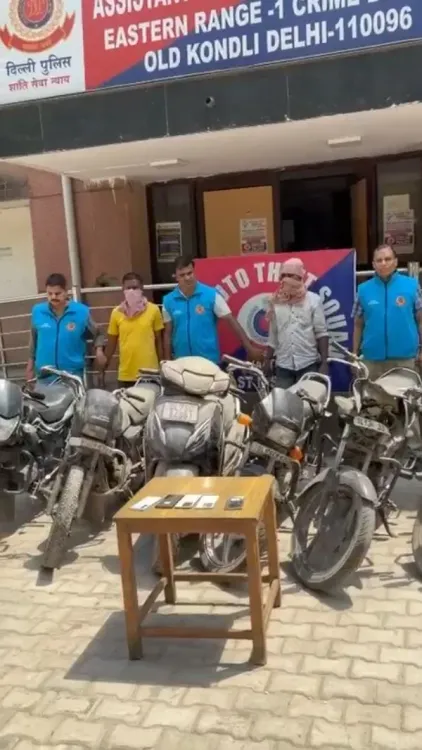 दिल्ली पुलिस ने न्यू अशोक नगर से 2 अंतरराज्यीय वाहन चोर दबोचे, 6 चोरी की बाइक और 5 मोबाइल बरामद