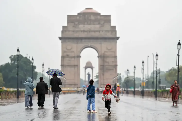 दिल्ली-एनसीआर में बारिश से AQI ग्रीन जोन में, 31 अक्टूबर को अधिकतम तापमान 24°C; सर्दी की दस्तक