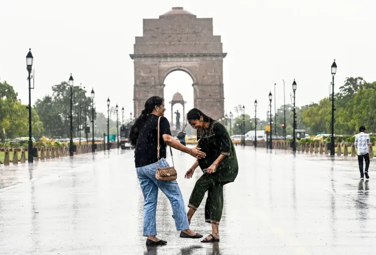 दिल्ली-एनसीआर में गर्मी से राहत: पूरे हफ्ते पारा 40°C से नीचे, 26, 27 और 29 जून को बारिश का अनुमान