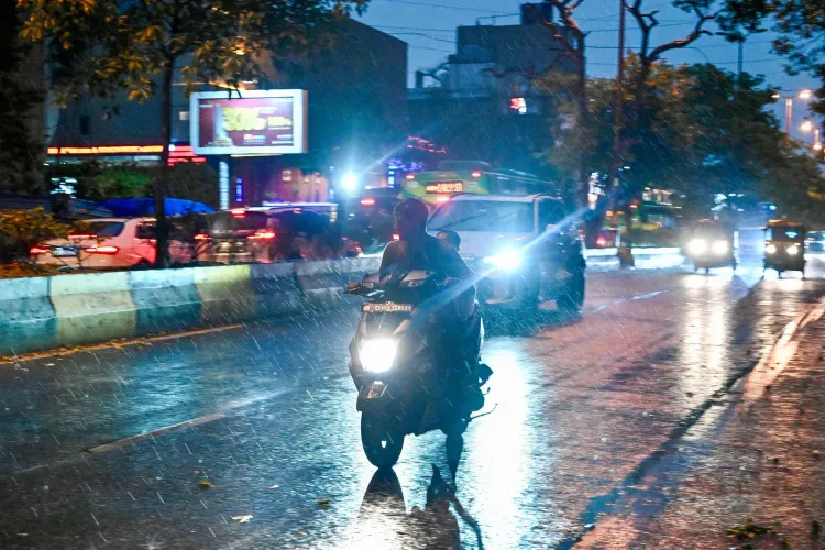 Delhi-NCR thunderstorms on 28 May bring relief from 44°C heatwave